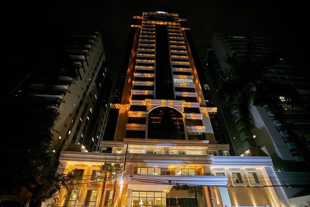 #127 - Apartamento para Venda em Maringá - PR