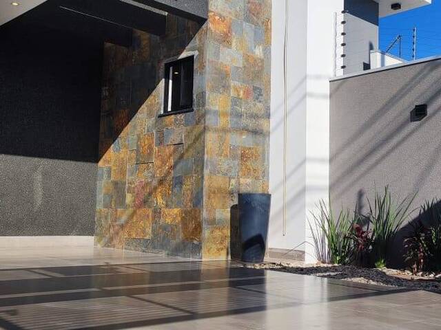 #101 - Casa para Venda em Sarandi - PR - 1